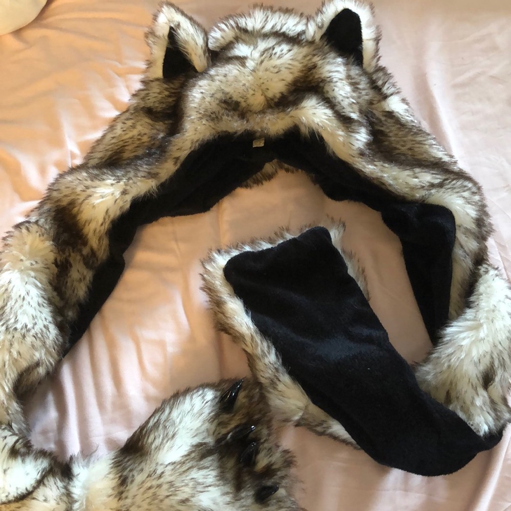 Fur wolf long hat with paws.